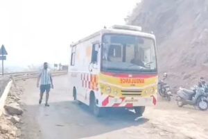 महाराष्ट्र : रायगढ़ में खाई में वाहन गिरने से 8 लोगों की मौत