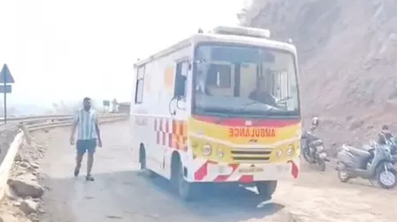 महाराष्ट्र : रायगढ़ में खाई में वाहन गिरने से 8 लोगों की मौत