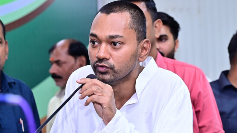 निशांत कुमार ने अधिकारियों के साथ की बैठक