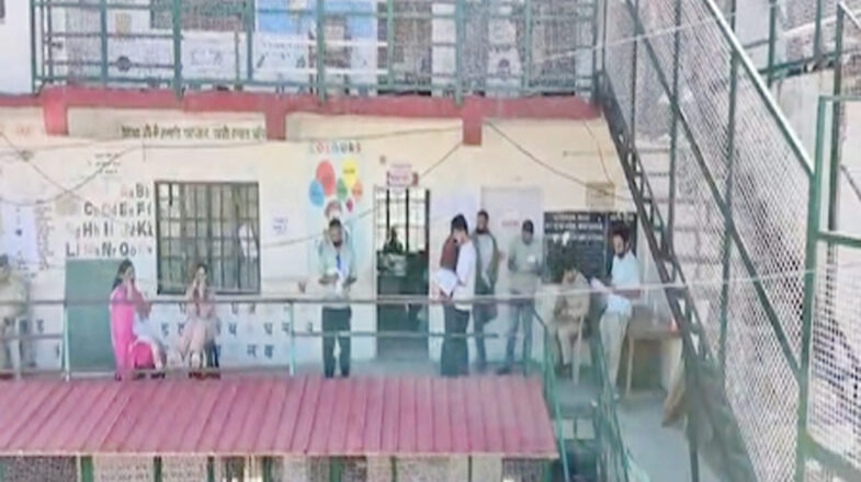 हिमाचल प्रदेश की 1293 ग्राम पंचायतों में पहले चरण के लिए मतदान जारी