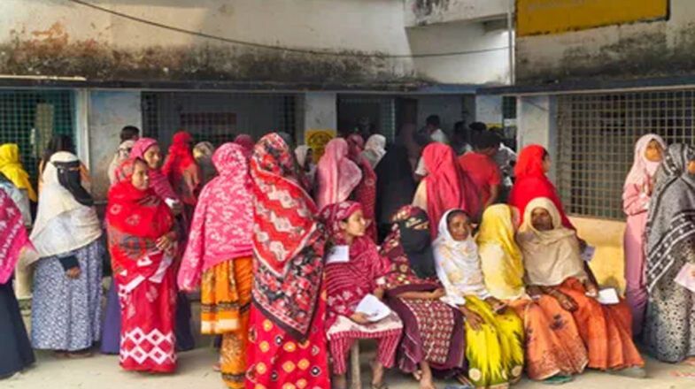 पश्चिम बंगाल के 15 बूथों पर री-पोलिंग जारी, पहले दो घंटों में 16.23 प्रतिशत मतदान