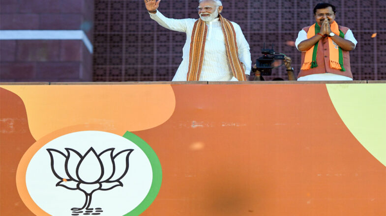 पूरब में भगवा भारी