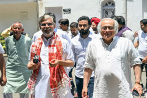 कांग्रेस पार्टी के नेता खुश हैं!