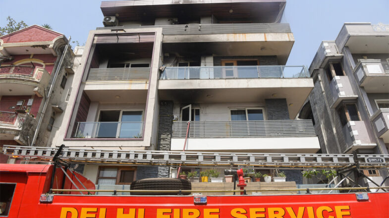 दिल्ली में भीषण आग, नौ लोगों की मौत