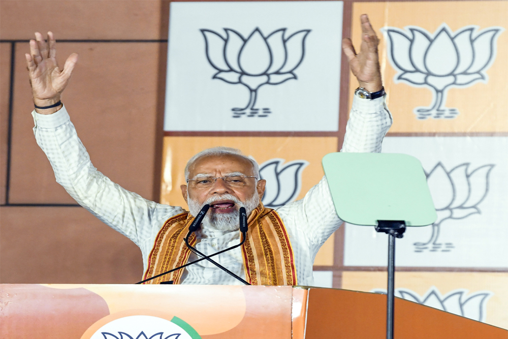 पश्चिम बंगाल में कमल खिला