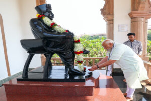 यह भगवा सनातन का नहीं, मोदी-संघ-सत्ता का है!
