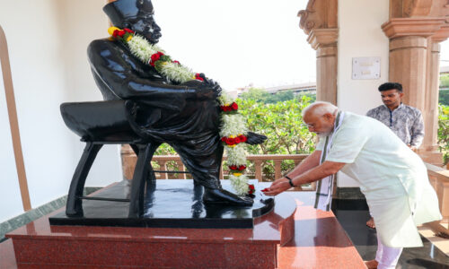 यह भगवा सनातन का नहीं, मोदी-संघ-सत्ता का है!