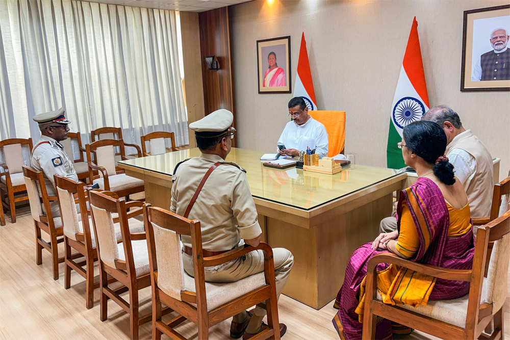 मनोज अग्रवाल और सुब्रत गुप्ता का क्या मैसेज?