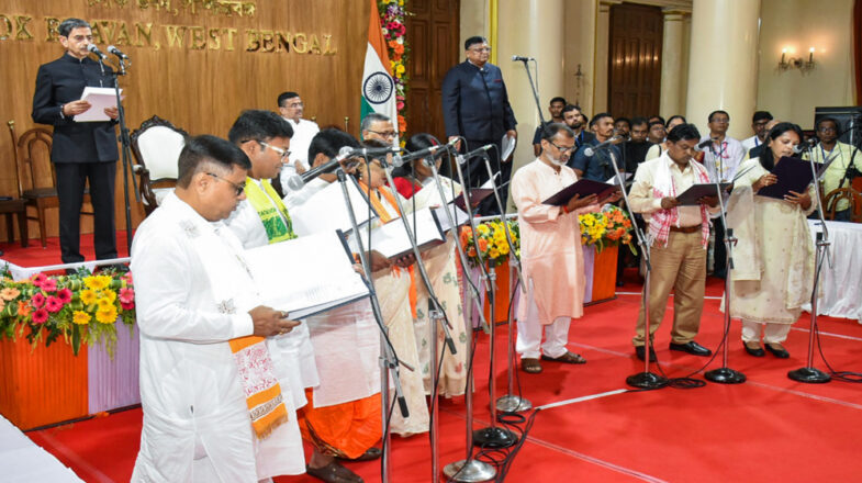 पश्चिम बंगाल में मंत्रिमंडल का विस्तार, राज्यपाल ने 35 नए मंत्रियों को दिलाई शपथ