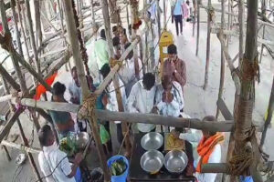 महाराष्ट्र: परभणी जिले में मंदिर की छत का एक हिस्सा गिरा, तीन लोगों की मौत