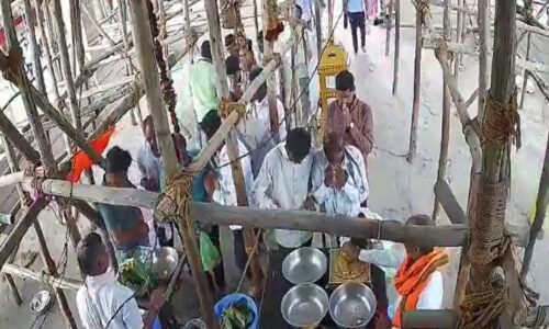 महाराष्ट्र: परभणी जिले में मंदिर की छत का एक हिस्सा गिरा, तीन लोगों की मौत