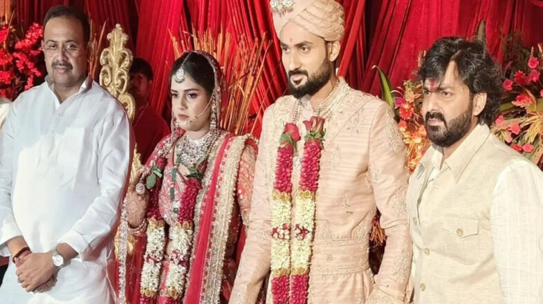 काशी में क्रिकेटर आकाशदीप ने अक्षिता राज संग लिए सात फेरे