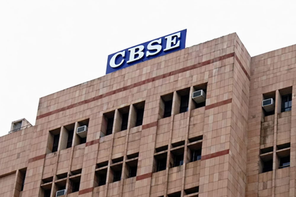 ओएसएम सिस्टम पर विवाद के बीच सीबीएसई के चेयरमैन और सचिव का तबादला