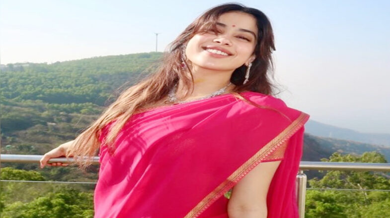 ‘पेड्डी’ की रिलीज पर तिरुपति बालाजी के दर पहुंचीं जान्हवी कपूर