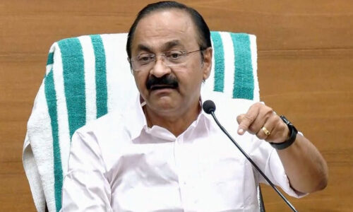 वंदे मातरम् पर पीछे हटी केरल सरकार