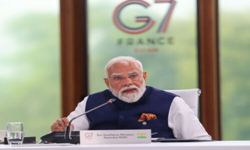 जी7 शिखर सम्मेलन के वर्किंग सेशन में शामिल हुए पीएम मोदी