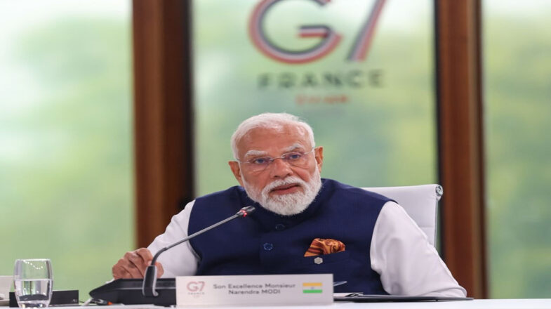 जी7 शिखर सम्मेलन के वर्किंग सेशन में शामिल हुए पीएम मोदी