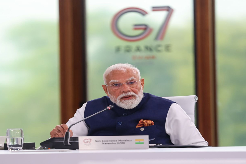 जी7 शिखर सम्मेलन के वर्किंग सेशन में शामिल हुए पीएम मोदी