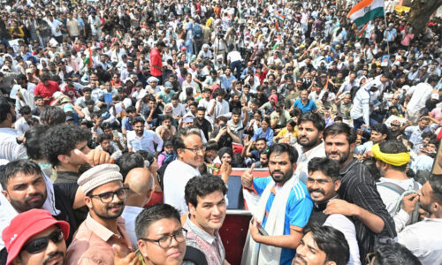 कॉकरोच जनता पार्टी का प्रदर्शन