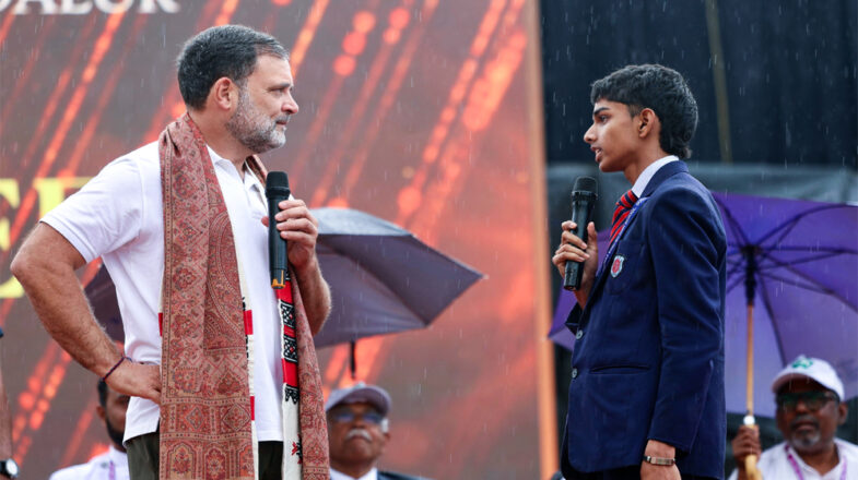 राहुल छात्र सम्मेलन कर रहे है