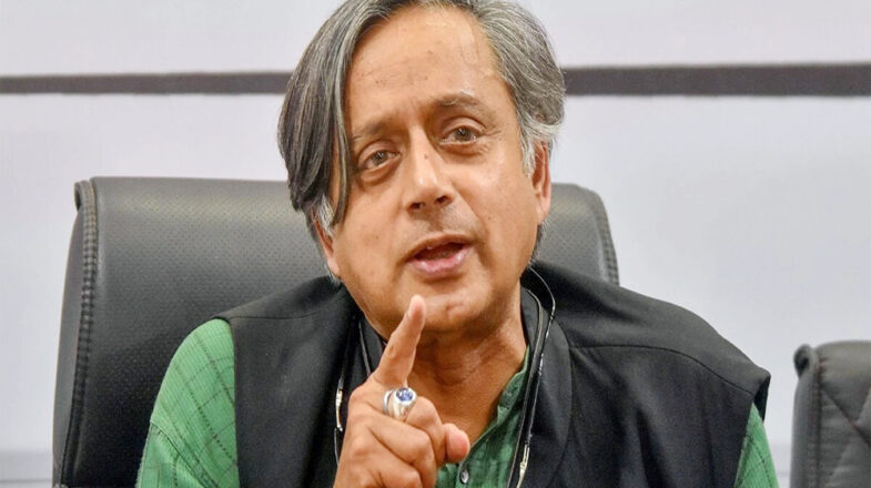 पासपोर्ट, आधार को नागरिकता का प्रमाण बनाने के लिए कानूनी ढांचे में संशोधन हो: थरूर