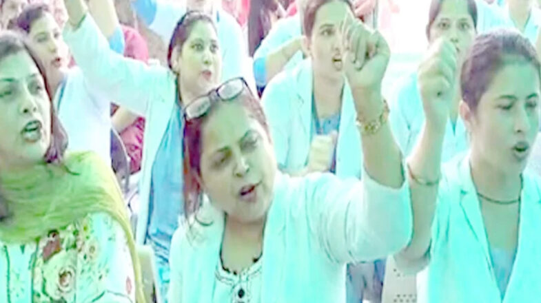 करनाल जिला अस्पताल की नर्सों की स्ट्राइक