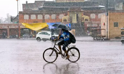जोरदार बारिश के साथ मानसून