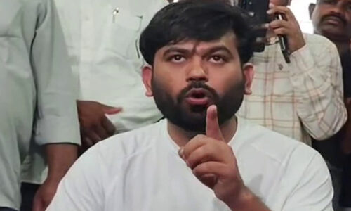 हिंदू-मुस्लिम एजेंडे पर दीपके का निशाना
