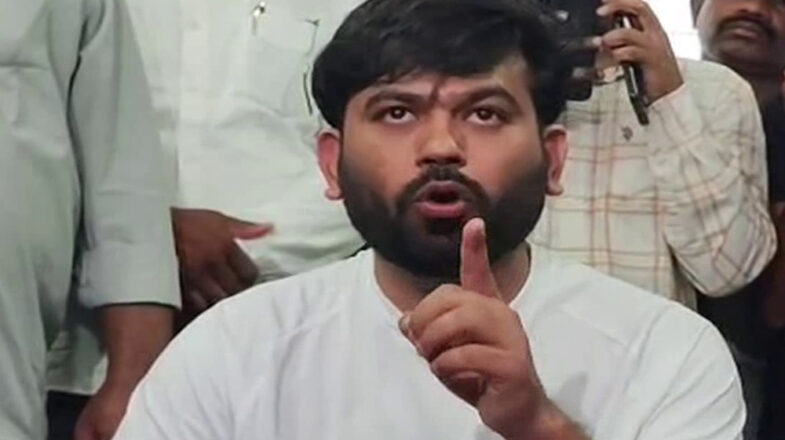 हिंदू-मुस्लिम एजेंडे पर दीपके का निशाना