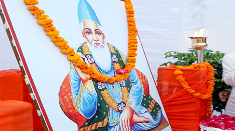 कबीरदास खुद कहते हैं ‘मेरी बोली पूरबी’