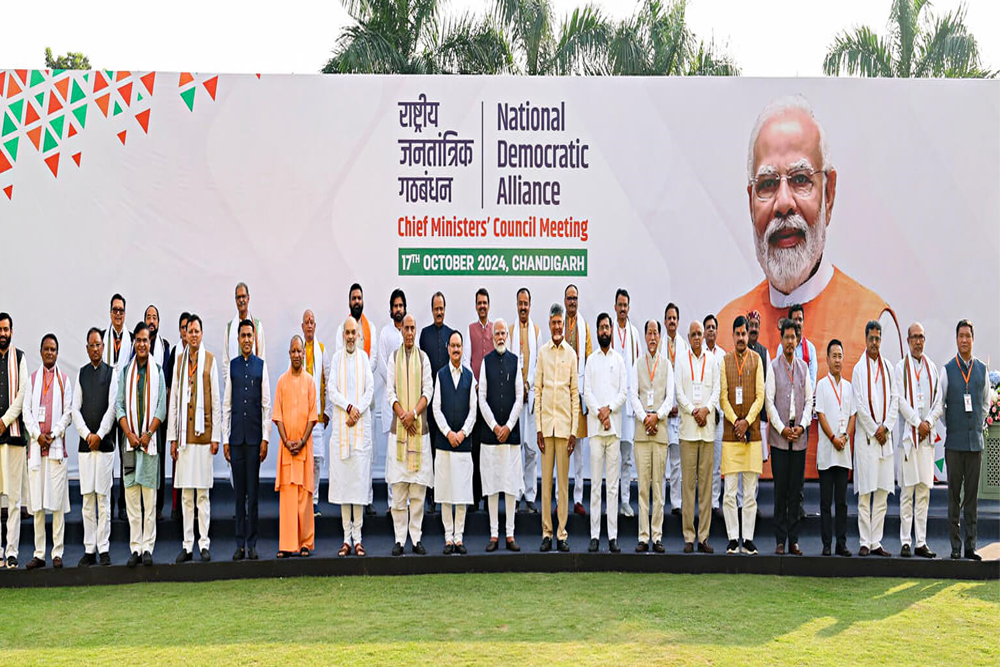 बिना घटे छोटी हो रहीं है एनडीए की पार्टियां