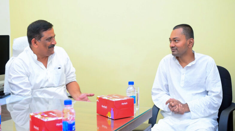 संजय झा आधा सच बता रहे हैं