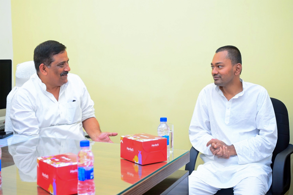 संजय झा आधा सच बता रहे हैं
