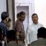 ममता बनर्जी के सांसद भी टूटे
