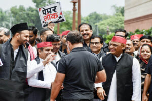 अखिलेश यादव की गिरफ्तारी के विरोध में प्रयागराज में सपा का प्रदर्शन