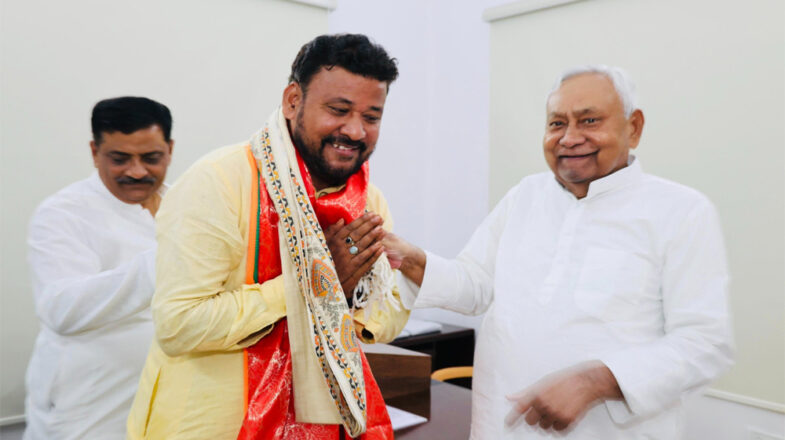 बांकीपुर उपचुनाव : भाजपा प्रत्याशी अभिषेक कुमार सिन्हा ने दाखिल किया नामांकन