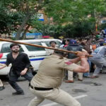 दिल्ली पुलिस की कार्रवाई पर भड़की कांग्रेस, लोकतंत्र पर हमले का लगाया आरोप