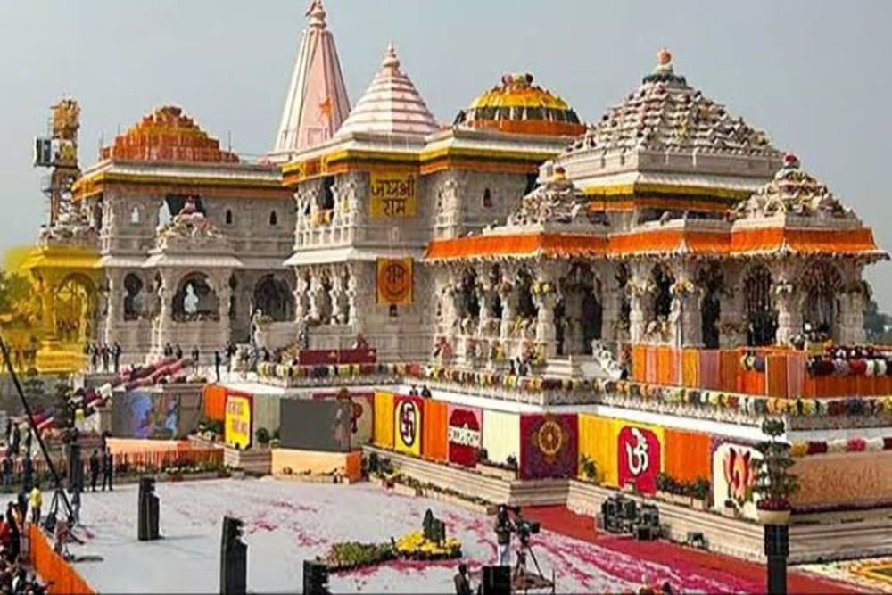श्रद्धालु, अयोध्यावासी राम मंदिर ट्रस्ट की बैठक के नतीजों को लेकर उत्सुक