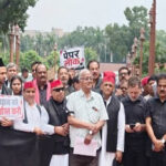 धर्मेंद्र प्रधान की बर्खास्तगी की मांग को लेकर विपक्ष का संसद परिसर में प्रदर्शन