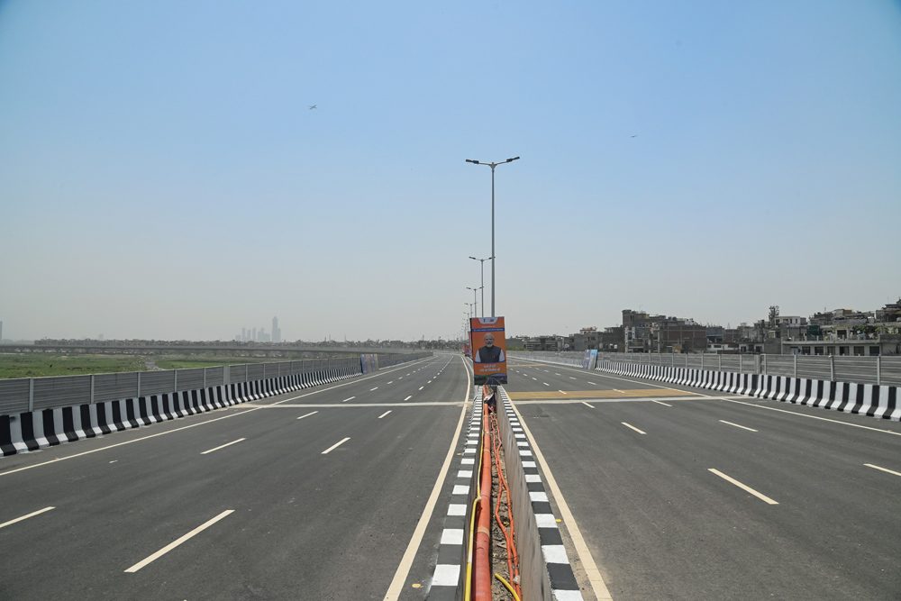 दिल्ली-मुंबई एक्सप्रेसवे पर बस ट्रक की टक्कर में आठ लोगों की मौत