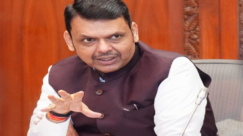 प्रधान के इस्तीफे के बाद फडणवीस दिल्ली पहुंचे