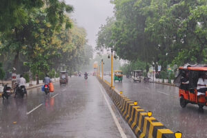 प्रयागराज में मूसलाधार बारिश से जनजीवन प्रभावित