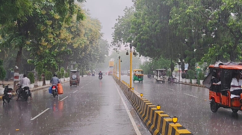 प्रयागराज में मूसलाधार बारिश से जनजीवन प्रभावित