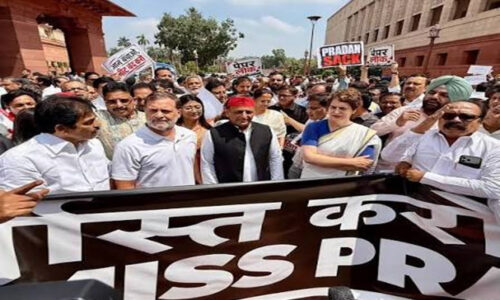 प्रधान के इस्तीफे पर अड़ा विपक्ष