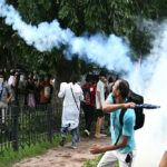 पुलिस ने संसद के पास पहुंचे प्रदर्शनकारियों पर छोड़े आंसू गैस के गोले