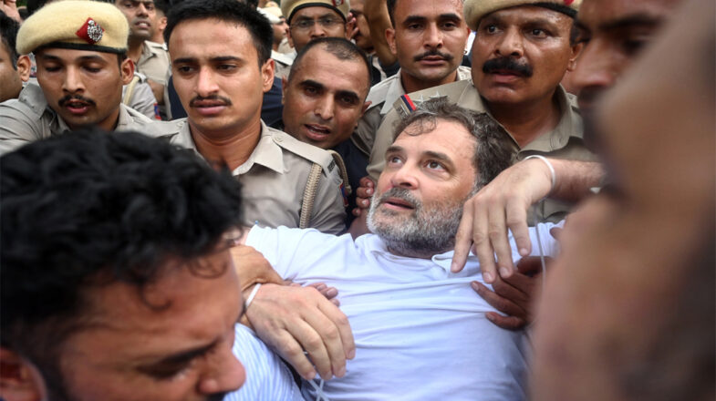 पीएम आवास पर धरने का इतना हल्ला क्यों?
