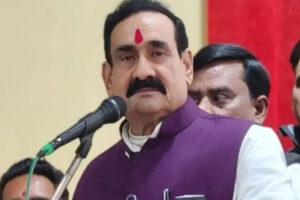 दतिया उपचुनाव: टिकट नहीं मिलने पर नरोत्तम मिश्रा के समर्थकों ने राजमार्ग बाधित किया, पुलिस से झड़प