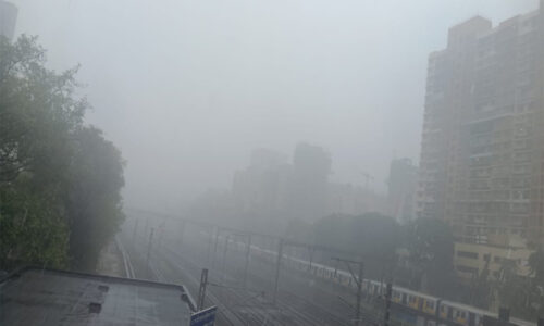 भारी बारिश से पश्चिम रेलवे का परिचालन ठप