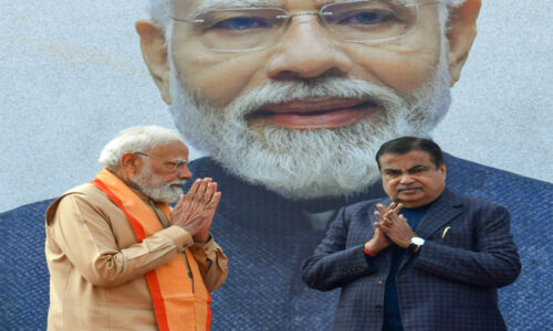 मोदी-भागवत मल्लयुद्ध का धारावाहिक