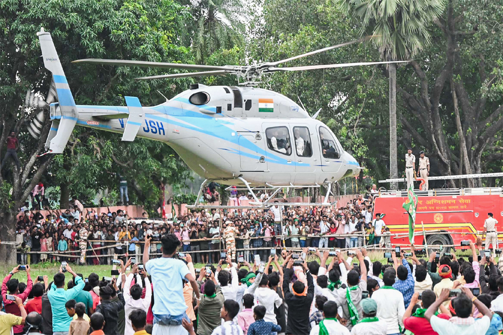 तृणमूल के नेता कैसे चार्टर्ड से उड़ रहे थे!